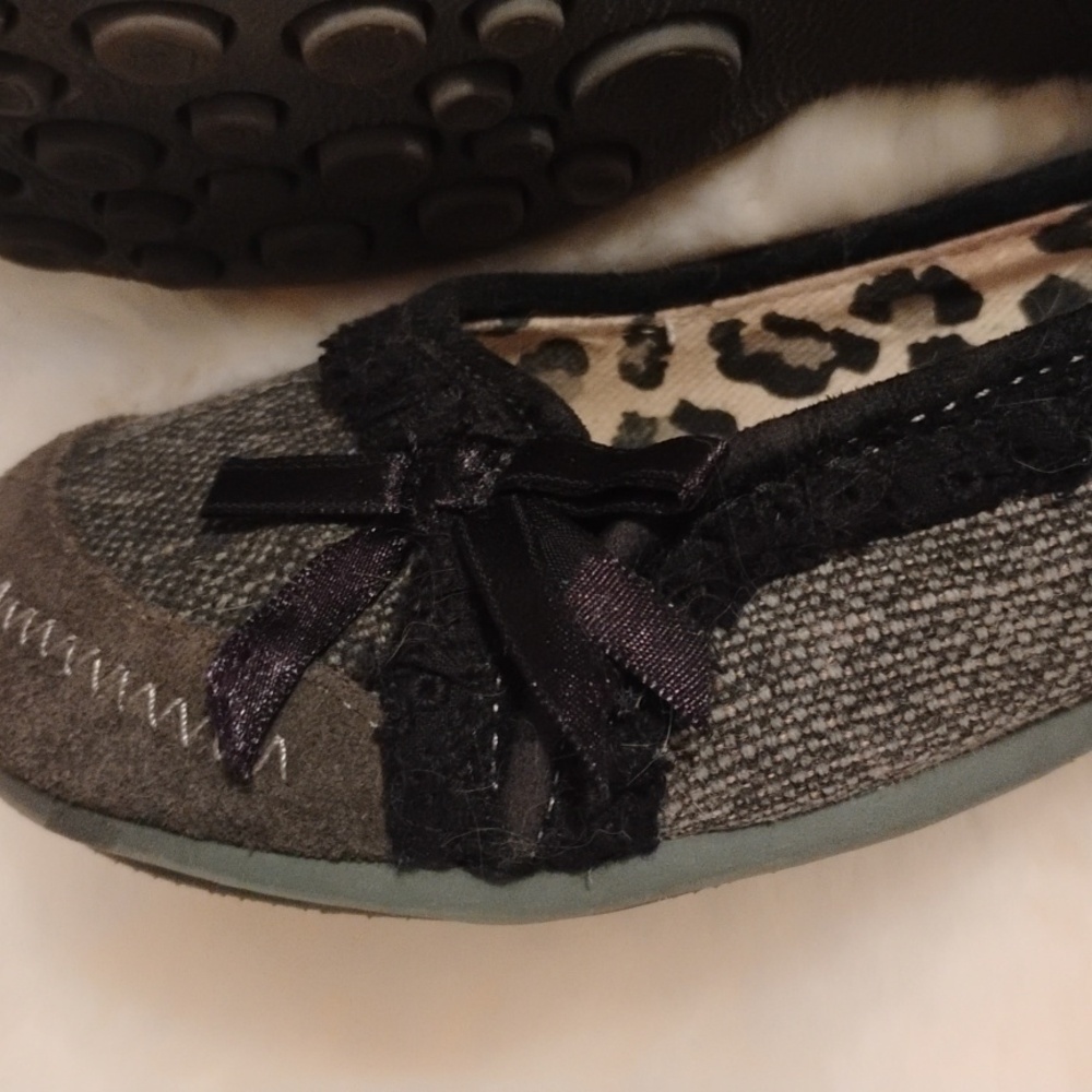 Mudd Black and Gray Flats - Picture 4 of 4